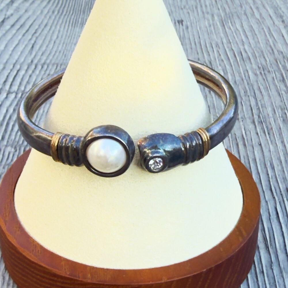 Silver Tone Hinged Cuff Bangle Bracelet Round Pearl Bezel Setting Unique (139)